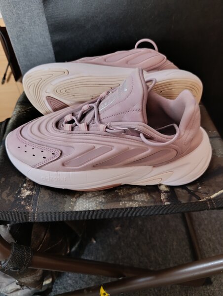 Adidasi dama NR 38 ( nu trimit prin curier sau posta